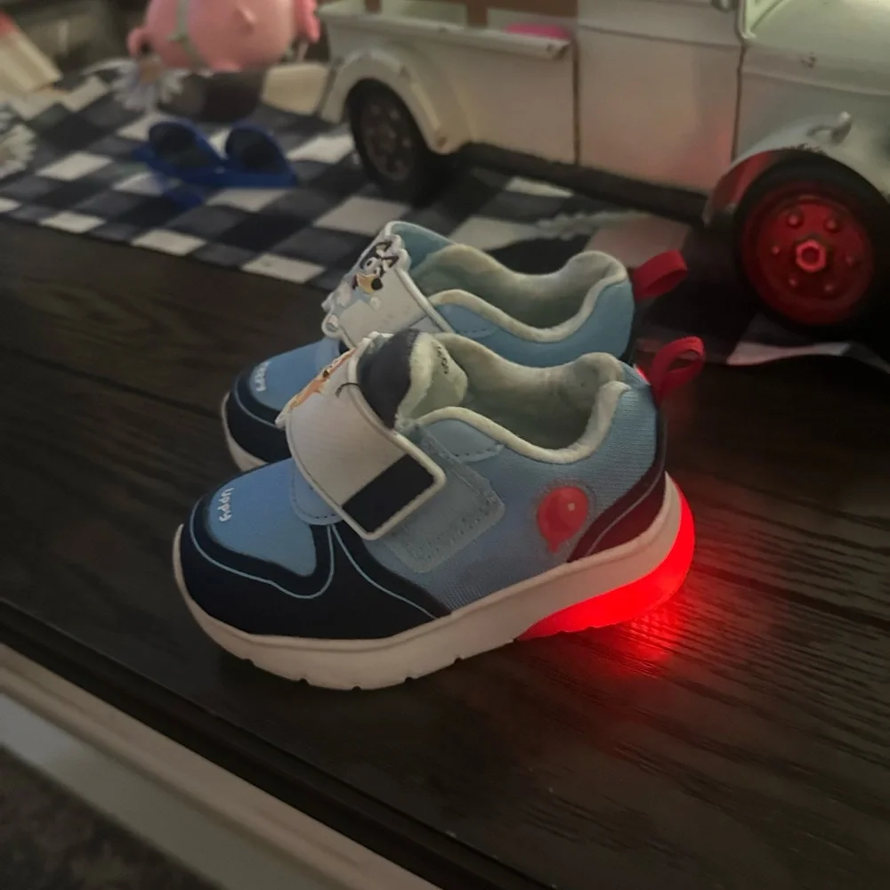 Toddler Bluey light up shoes size 7